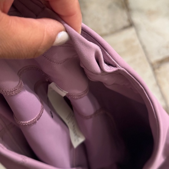 NWOT Lululemon leggings | side pockets | size 20| Mauve color - Picture 6 of 8